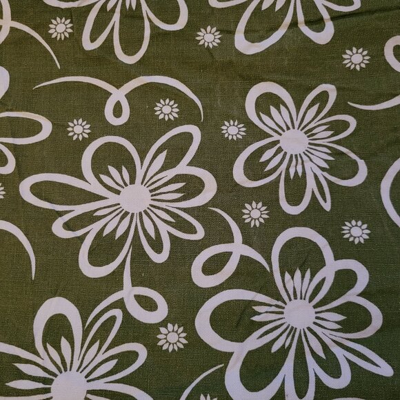 Army Green with White Floral Design Canvas Fabric Remnant 25" x 44" - Picture 1 of 3